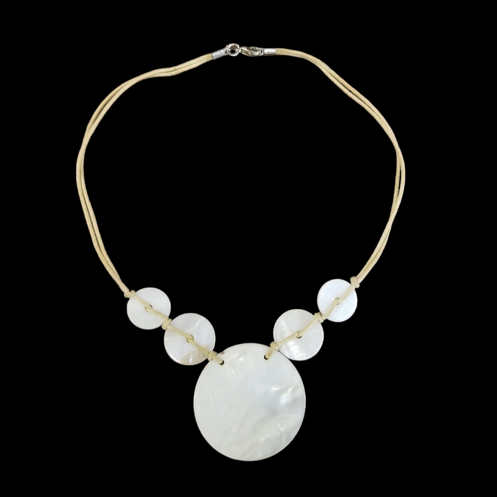 Mother of Pearl Seashell Necklace, 17"